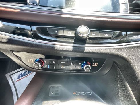 Used 2021 Buick Enclave Avenir w/ Avenir Technology Package FWD image 18