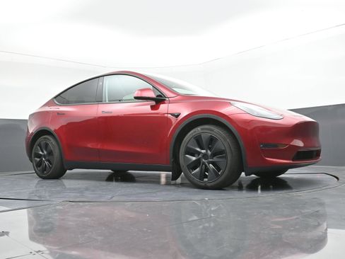 Used 2025 Tesla Model Y Long Range image 24