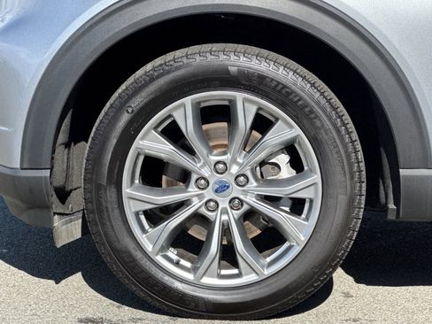 Used 2022 Ford Explorer XLT w/ Equipment Group 202A image 28