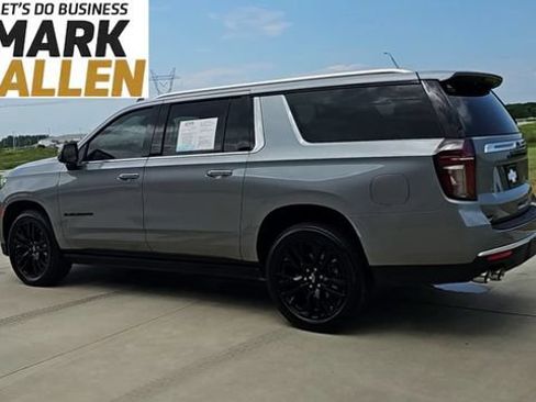 Used 2023 Chevrolet Suburban Premier w/ Premium Package 2 AWD/4WD image 6