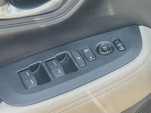 Used 2023 Honda HR-V LX image 17