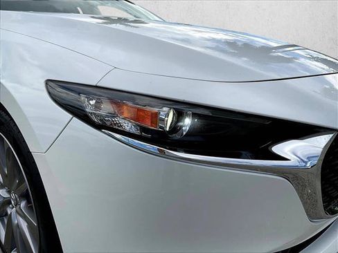 Used 2019 MAZDA MAZDA3 Sedan w/ Preferred Package FWD image 30