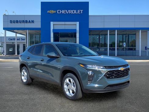 New 2026 Chevrolet Trax LS w/ LS Convenience Package FWD image 3