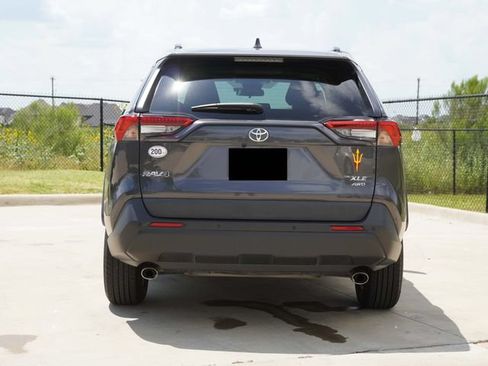 Used 2020 Toyota RAV4 XLE w/ Convenience Package AWD/4WD image 8