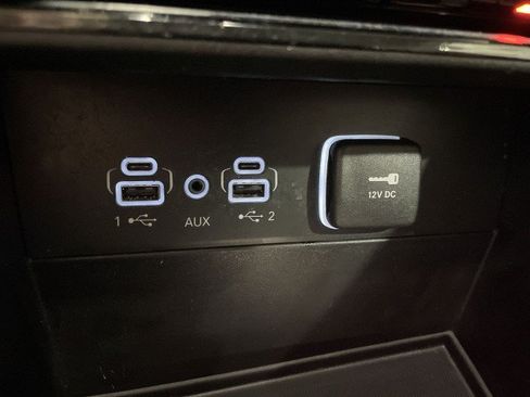 Used 2024 Jeep Grand Cherokee Laredo AWD/4WD image 32