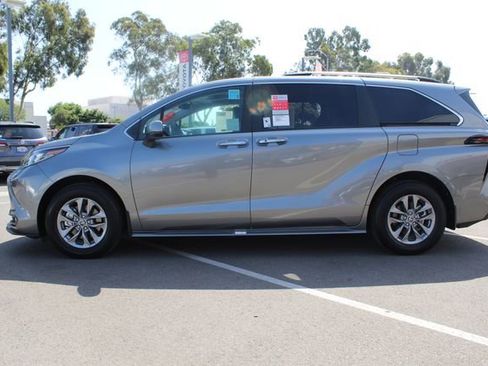 Certified 2026 Toyota Sienna XLE FWD image 6