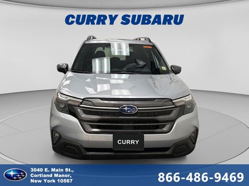 Used 2025 Subaru Forester Premium AWD/4WD image 8