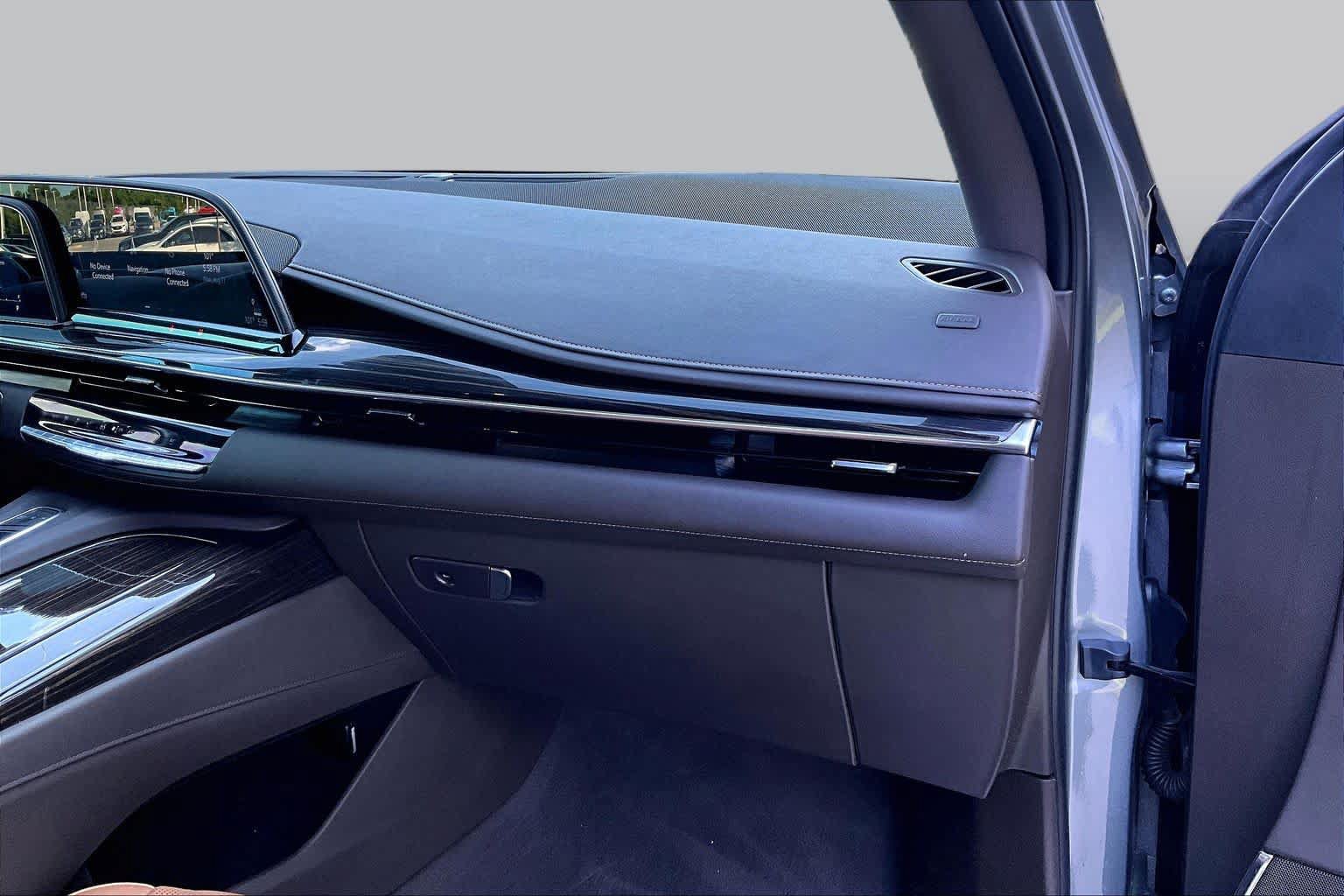 Used 2021 Cadillac Escalade ESV Premium Luxury RWD image 17