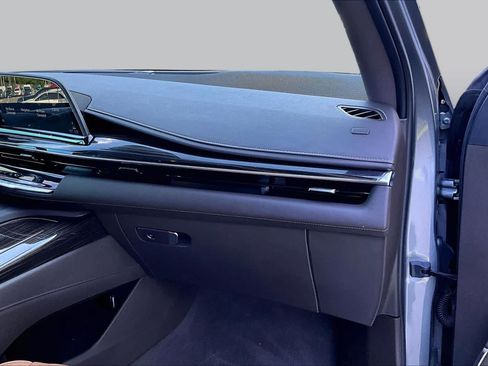 Used 2021 Cadillac Escalade ESV Premium Luxury RWD image 17