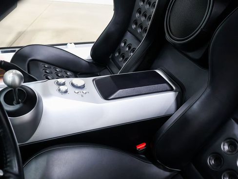 Used 2006 Ford GT RWD image 34