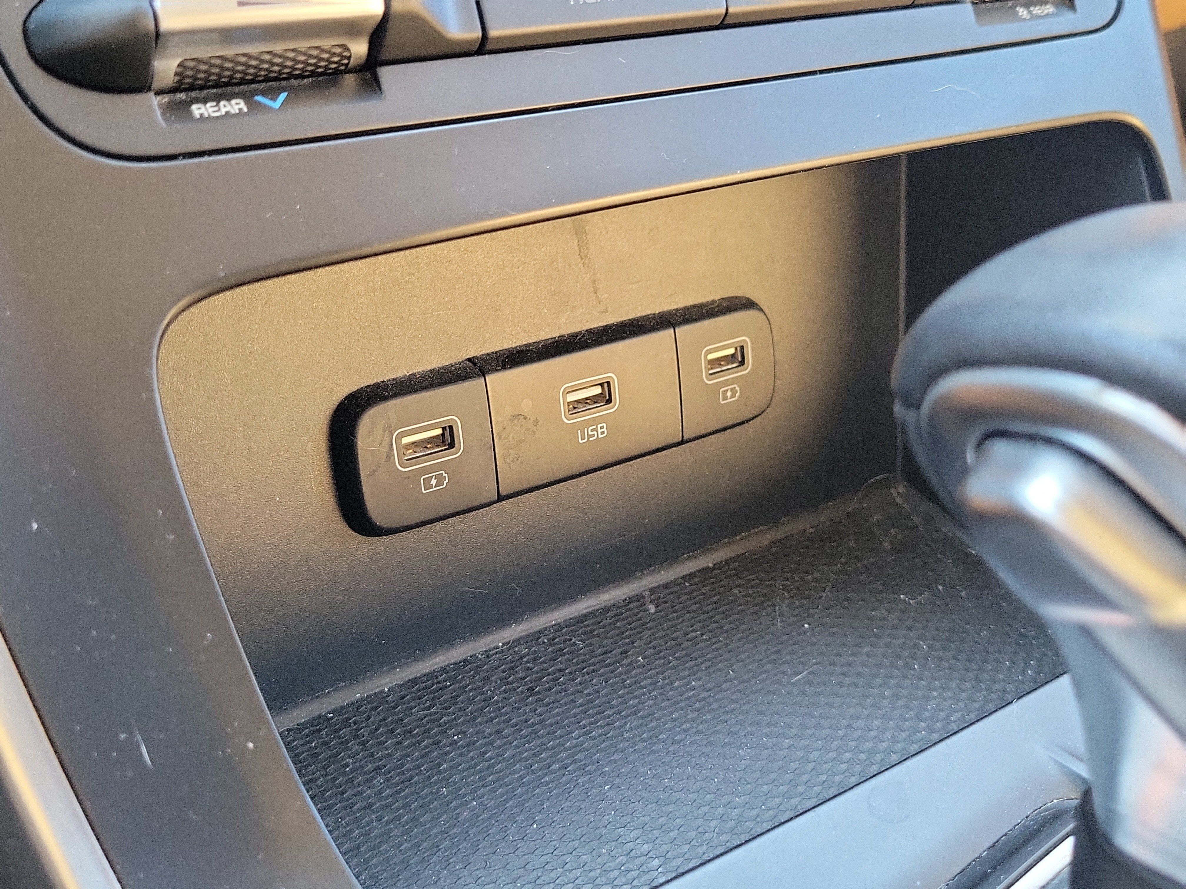 Used 2022 Kia Carnival LX FWD image 35