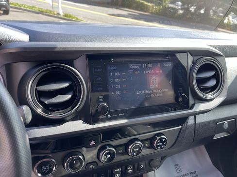 Used 2018 Toyota Tacoma TRD Off-Road w/ Technology Package AWD/4WD image 23