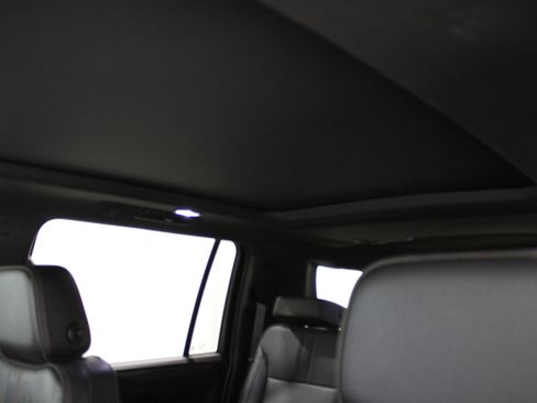 Used 2022 Chevrolet Suburban RST w/ Luxury Package image 25