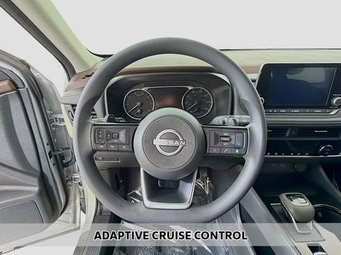 Used 2023 Nissan Rogue SV AWD/4WD image 3