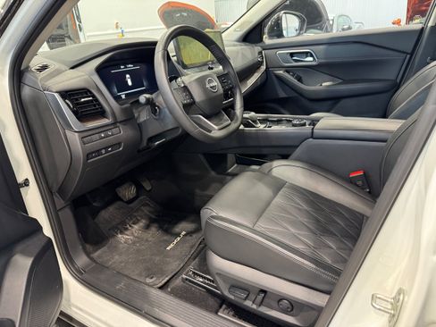 Used 2025 Nissan Rogue Platinum w/ Tech Package AWD/4WD image 14