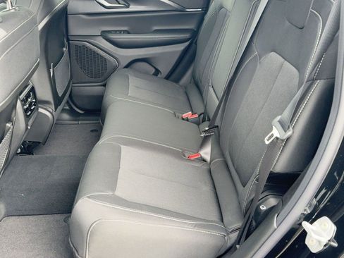 New 2025 Jeep Grand Cherokee Laredo X image 14