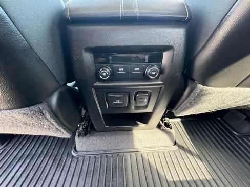 Used 2018 Chevrolet Traverse LT image 22