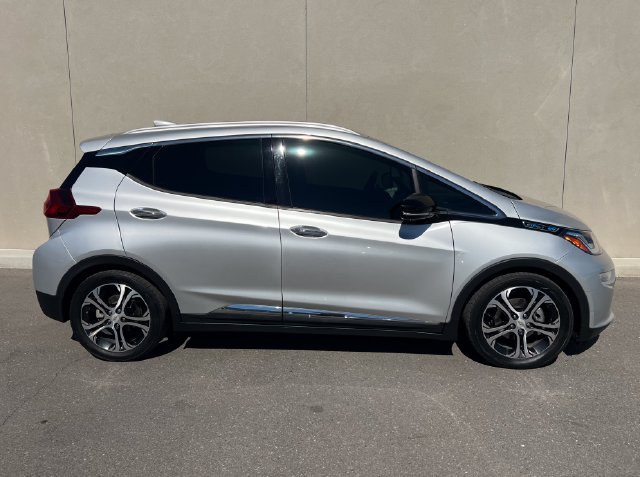 Used 2020 Chevrolet Bolt Premier w/ Infotainment Package FWD image 5