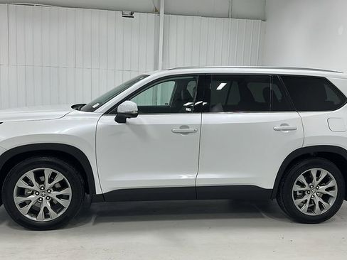 Used 2024 Toyota Grand Highlander Limited image 2