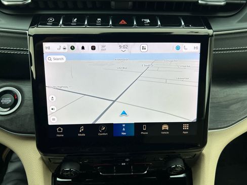 Used 2023 Jeep Grand Cherokee L Limited image 2