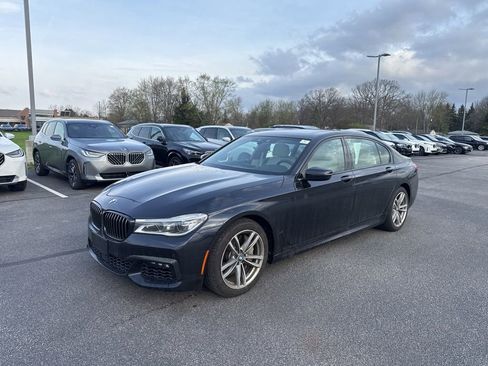 Used 2018 BMW 750i xDrive image 3