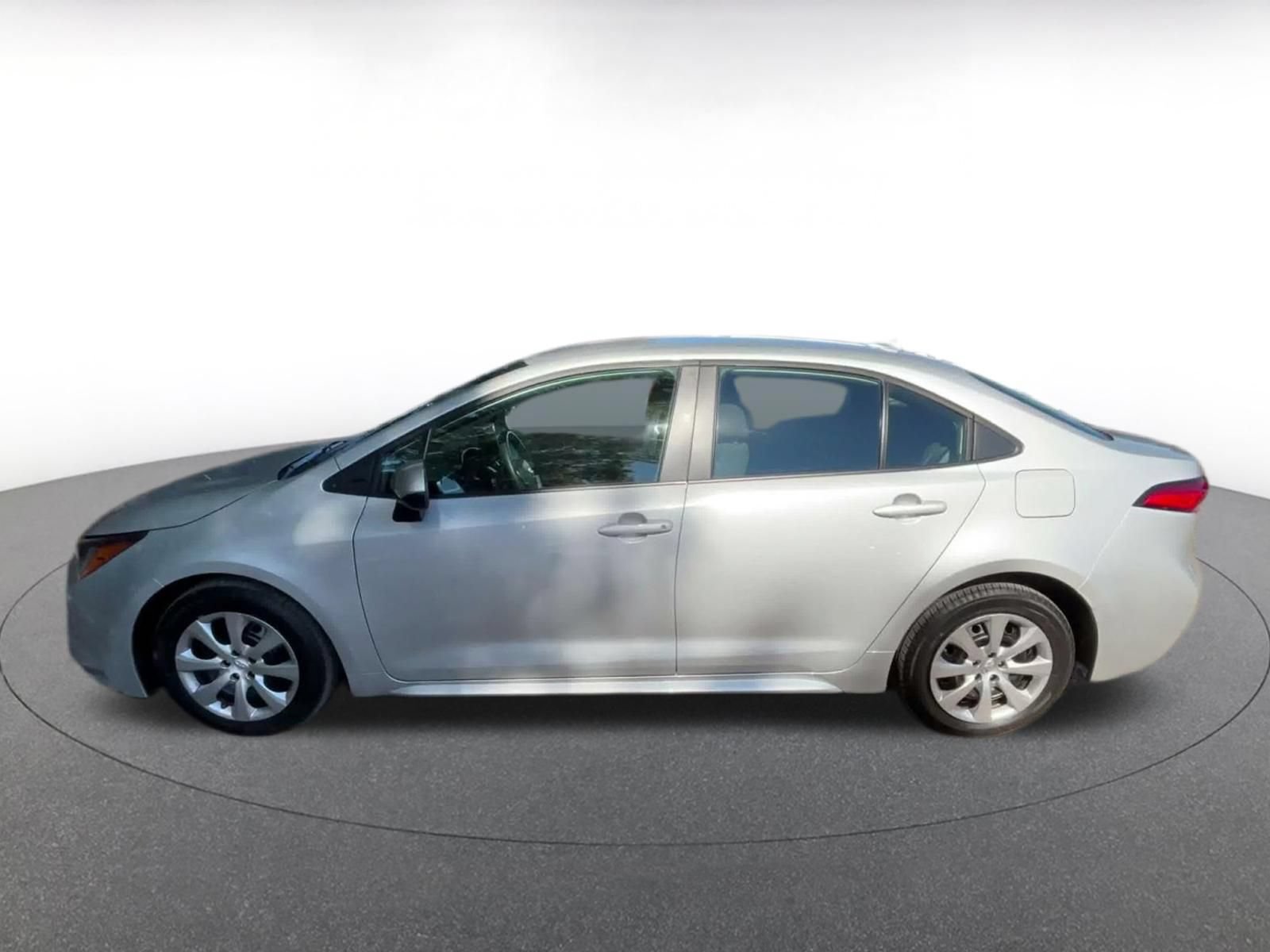 Used 2025 Toyota Corolla LE FWD image 7