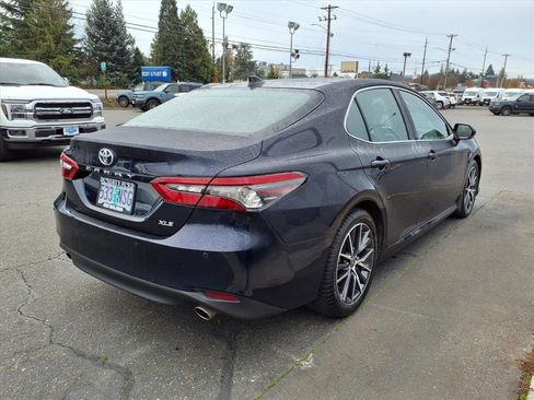 Used 2022 Toyota Camry XLE image 5