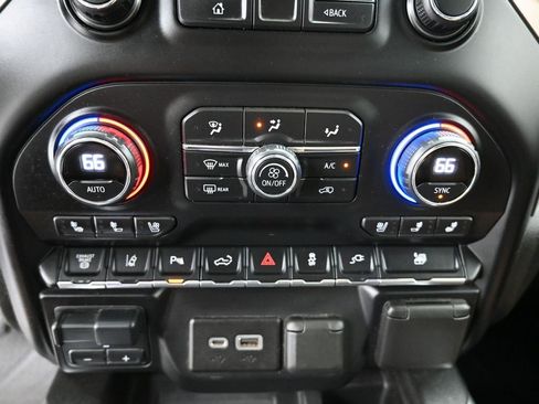 Used 2021 Chevrolet Silverado 3500 High Country image 17