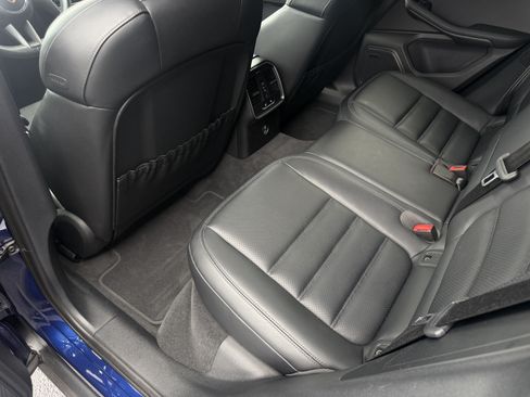 Used 2025 Porsche Macan AWD/4WD image 14