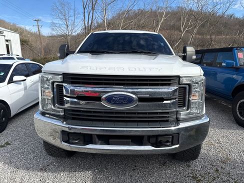 Used 2017 Ford F250 XLT image 2