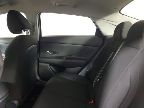 Used 2023 Hyundai Elantra SEL FWD image 9