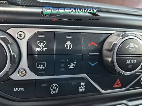 Used 2022 Jeep Wrangler Unlimited Sahara AWD/4WD image 22