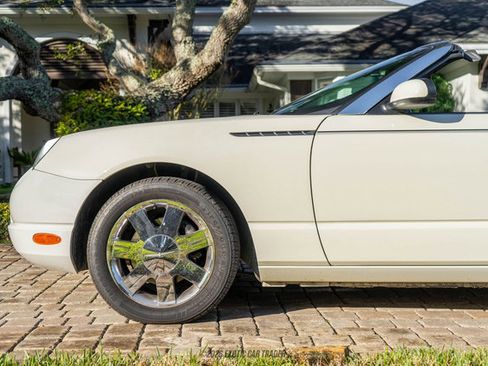 Used 2002 Ford Thunderbird Deluxe image 2