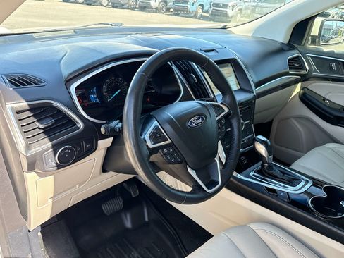 Used 2018 Ford Edge Titanium w/ Equipment Group 302A FWD image 9