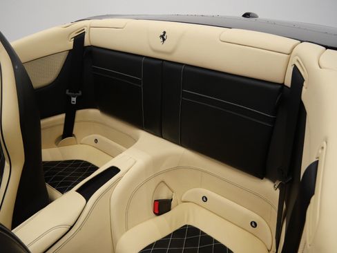 Used 2015 Ferrari California T RWD image 16
