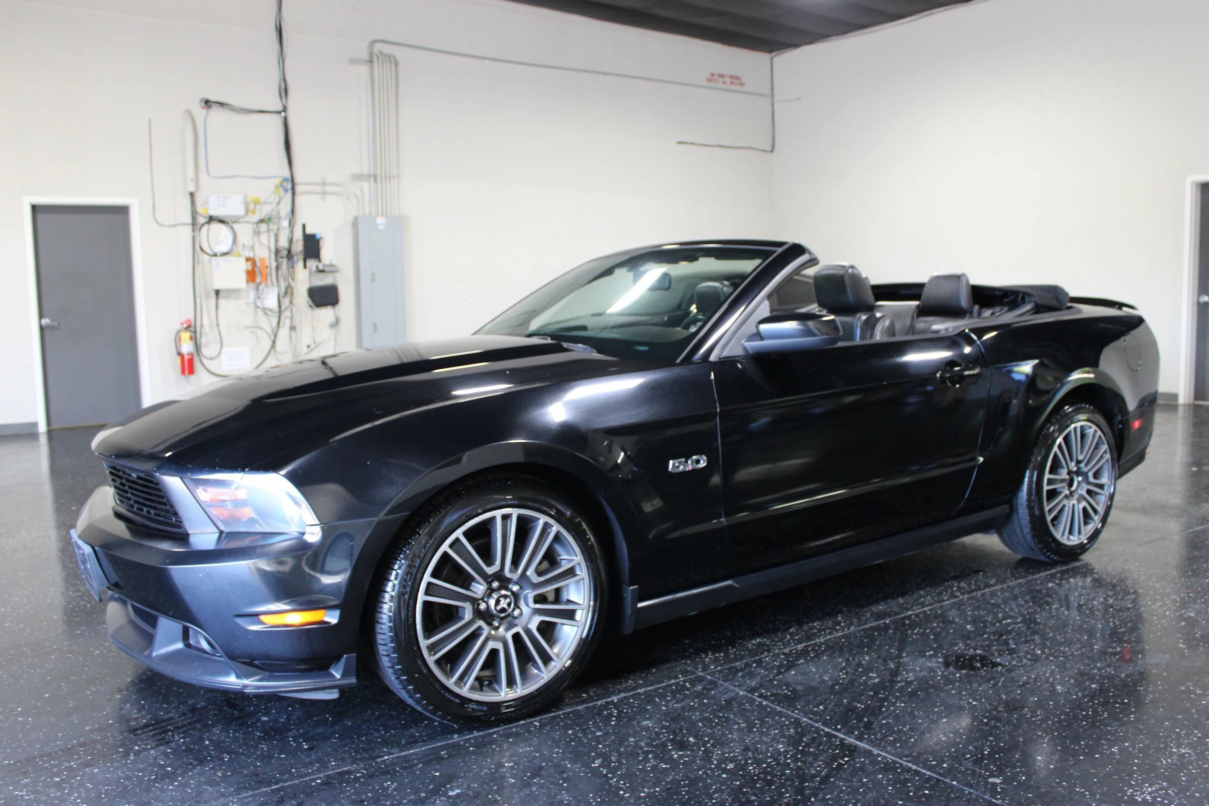 Used 2011 Ford Mustang GT Premium w/ Comfort Pkg RWD image 33