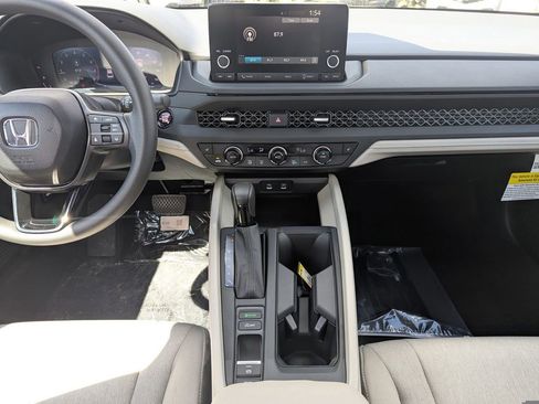Used 2025 Honda Accord SE image 12