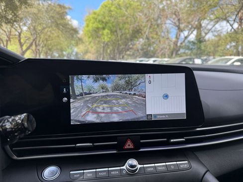 Used 2025 Hyundai Elantra SEL image 18