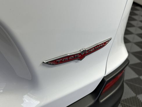 Used 2022 Jeep Cherokee Trailhawk image 16