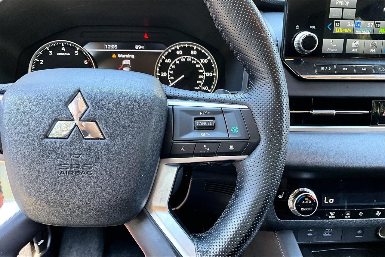 Used 2022 Mitsubishi Outlander SE AWD/4WD image 11