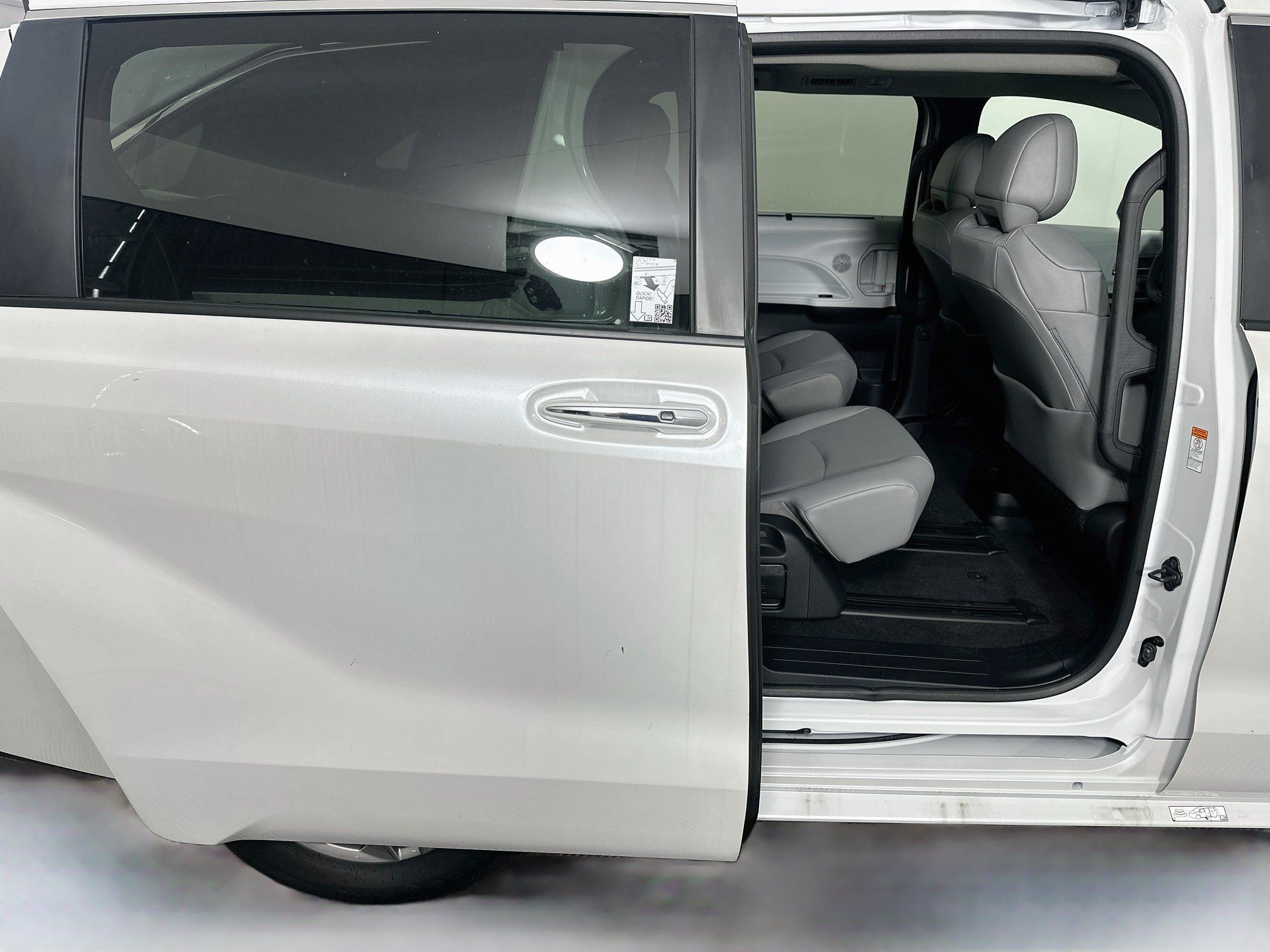 Used 2026 Toyota Sienna XLE FWD image 34