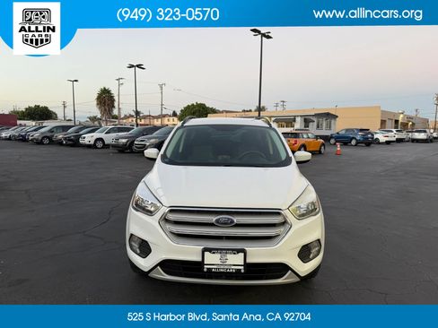 Used 2018 Ford Escape SE FWD image 2