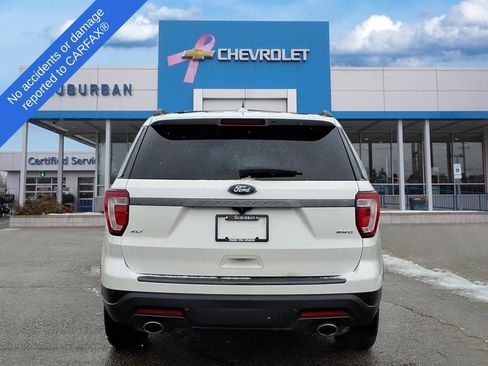 Used 2018 Ford Explorer XLT w/ XLT Appearance Package image 7