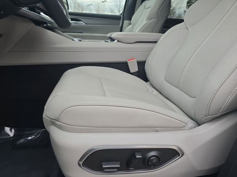 New 2026 Jeep Grand Wagoneer 2WD image 31