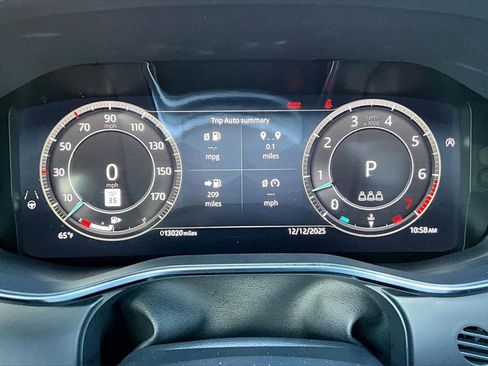 Used 2024 Jaguar F-PACE R-Dynamic S image 13