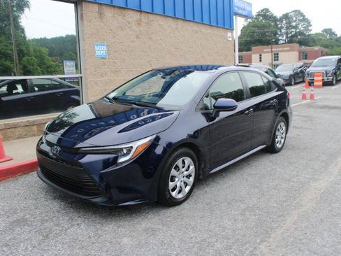 Used 2023 Toyota Corolla LE FWD image 3