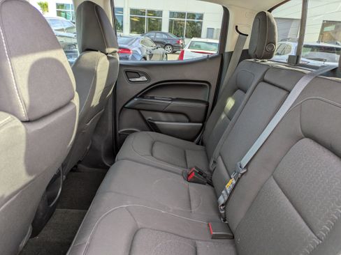 Certified 2016 GMC Canyon SLE w/ SLE Convenience Package image 17