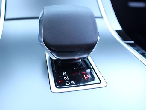 Used 2025 Land Rover Range Rover Velar Dynamic SE image 24