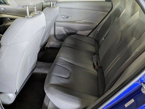 Used 2021 Hyundai Elantra SEL w/ Convenience Package FWD image 17