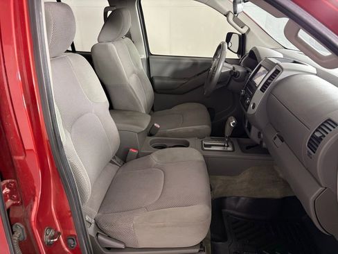 Used 2014 Nissan Frontier SV image 37